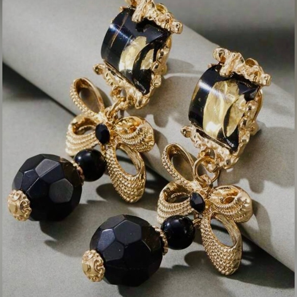 Luxury Vintage Style Bow Clip-On Earrings – New in Packaging - Picture 2 of 6